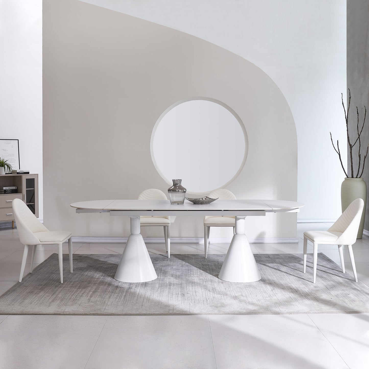 Table de salle à manger blanche extensible ovale moderne de 94,9 po pour 8 personnes avec plateau en pierre frittée et base en acier inoxydable