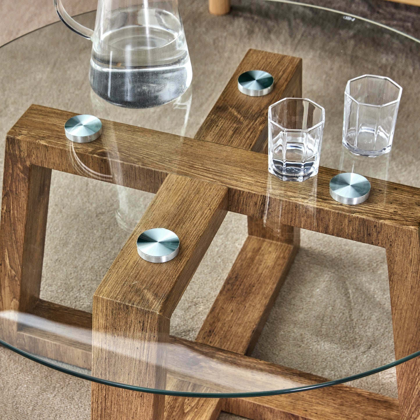 Modern practical circular coffee and tea tables. Made of transparent tempered glass tabletop and wood colored MDF material. Suitable for living rooms and bedrooms.31.5"*31.5"*17.7"