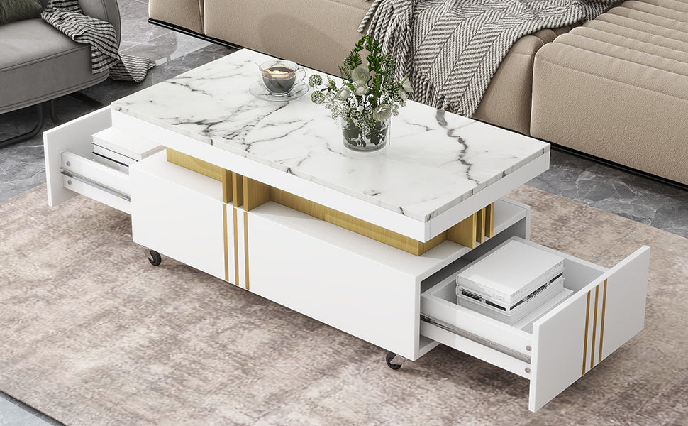 [VIDÉO fournie] Table basse contemporaine ON-TREND avec plateau en faux marbre, table de cocktail rectangulaire avec roulettes, table centrale de luxe modéré avec barres en métal doré pour le salon, blanc