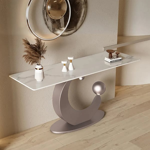 Table console étroite de 47 po, plateau en pierre frittée blanche et base en acier au carbone demi-lune