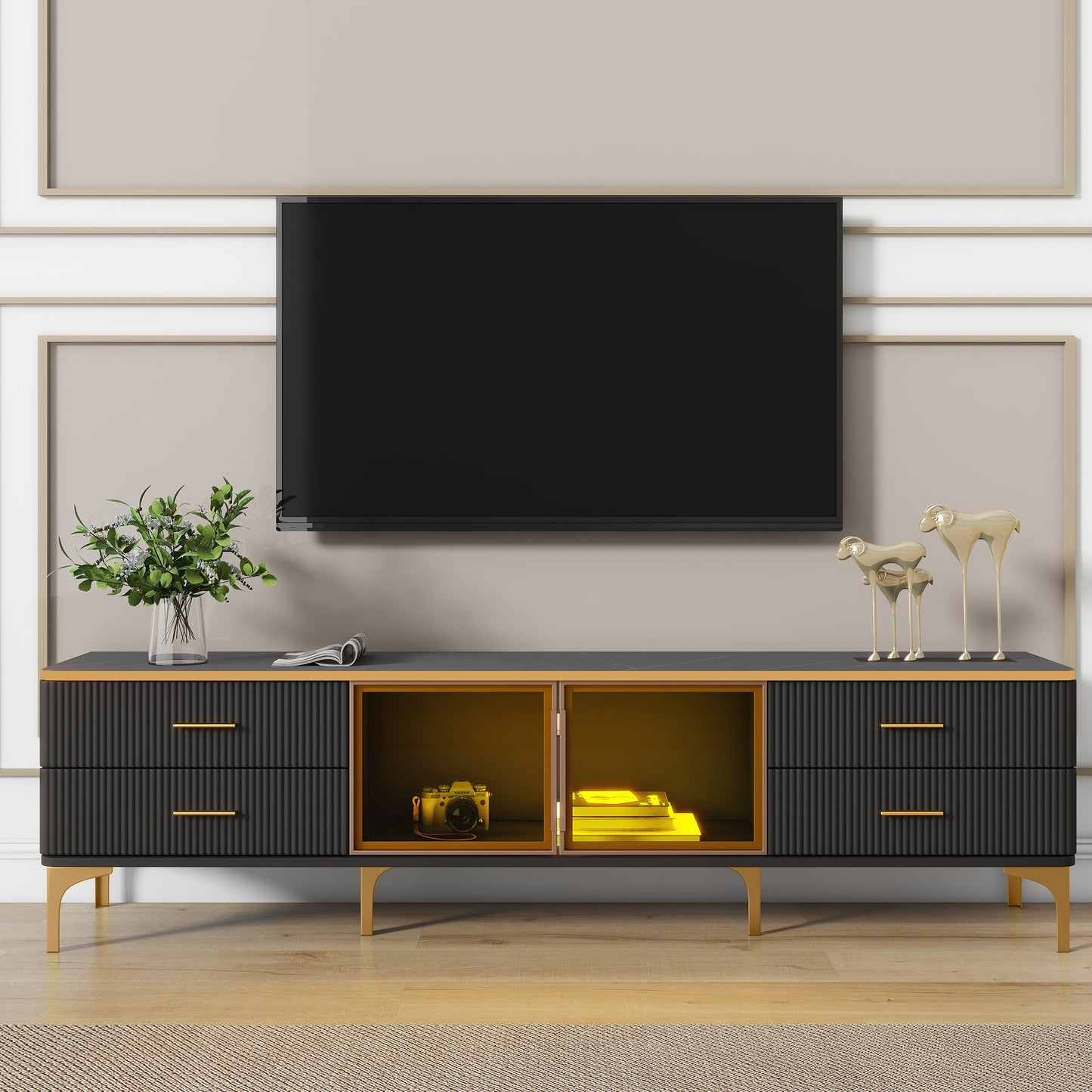 ON-TREND Meuble TV LED élégant avec plateau en marbre veiné pour téléviseurs jusqu'à 78", centre de divertissement avec armoire de rangement en verre marron, pieds et poignées dorés pour le salon, noir