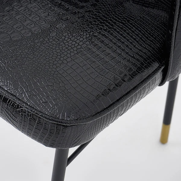 Chaise de salle à manger rembourrée en similicuir noir (ensemble de 2) à dossier haut avec accoudoirs et pieds en métal