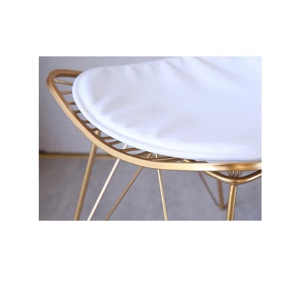 Chaise de salle à manger Glam en métal creuse avec coussin en cuir PU au fini doré
