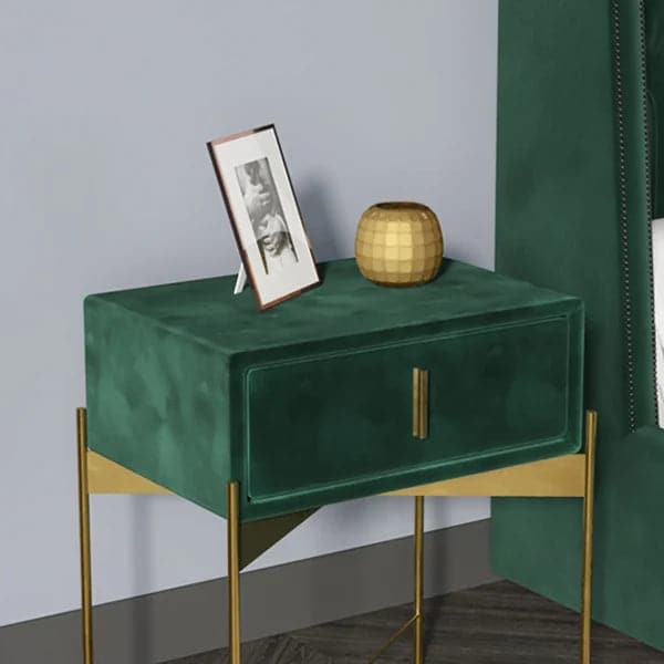 Table de chevet de chambre verte avec tiroir recouvert de velours et base en acier inoxydable