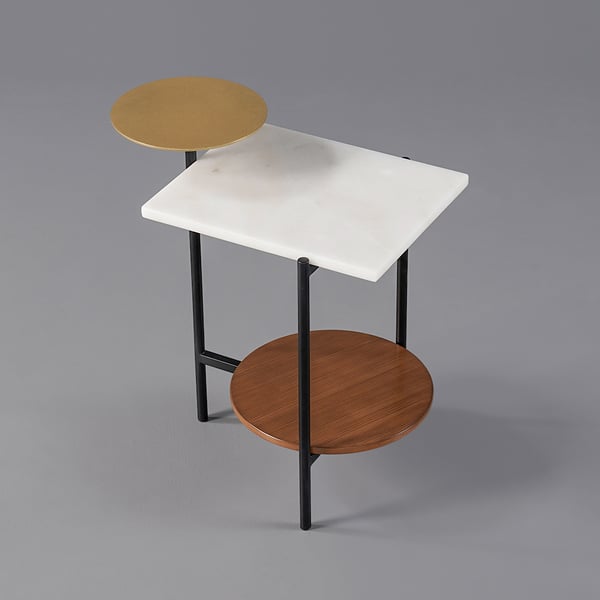 Table de bout moderne en or, noyer, bois blanc et marbre avec 3 niveaux