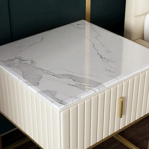 Table de chevet blanc cassé avec dessus en faux marbre et revêtement en PU, table de chevet à 1 tiroir
