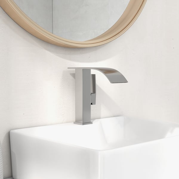 Robinet de lavabo cascade monotrou à poignée unique en chrome poli