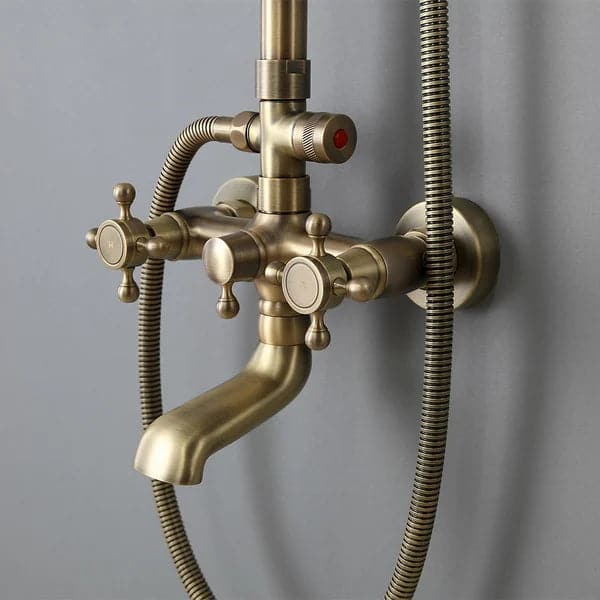 Luminaire de douche traditionnel exposé à la pluie avec bec de baignoire en laiton antique