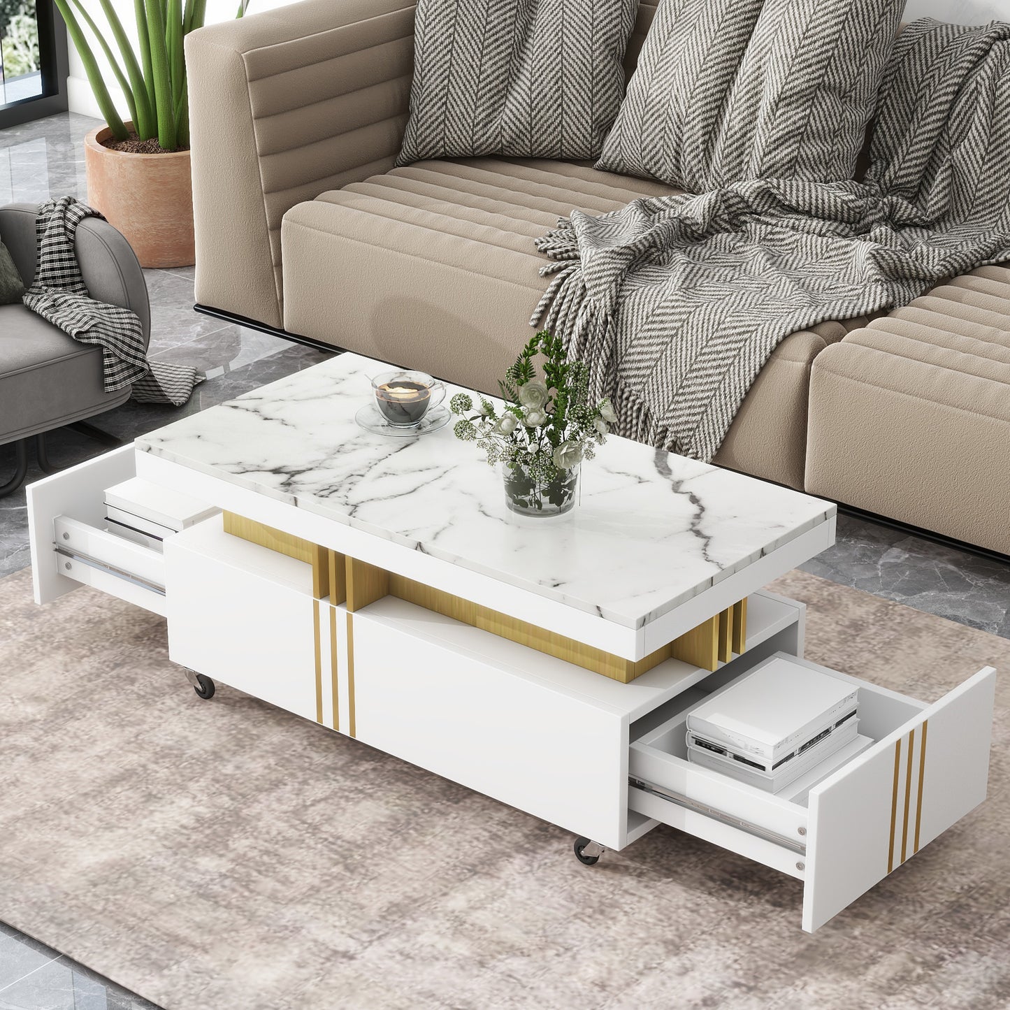 [VIDÉO fournie] Table basse contemporaine ON-TREND avec plateau en faux marbre, table de cocktail rectangulaire avec roulettes, table centrale de luxe modéré avec barres en métal doré pour le salon, blanc