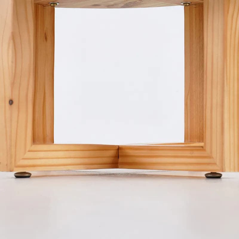 Table basse ronde en béton gris de 31 po avec pieds croisés et base en bois de pin