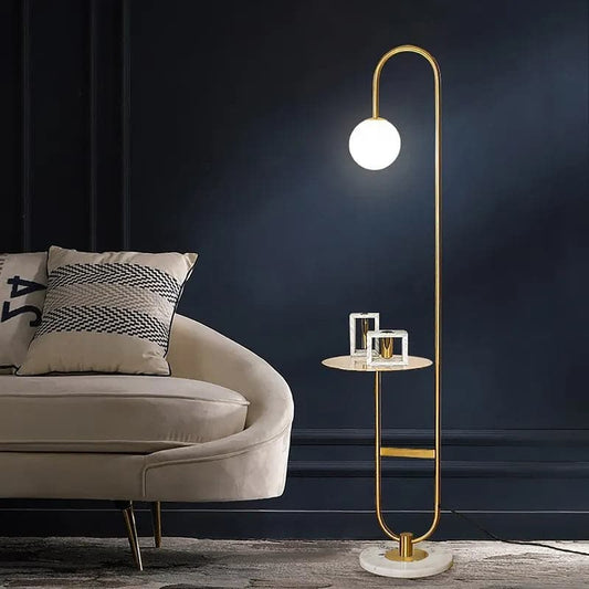 Lampadaire arc moderne de 60 po avec étagère dorée, abat-jour en verre et base en marbre